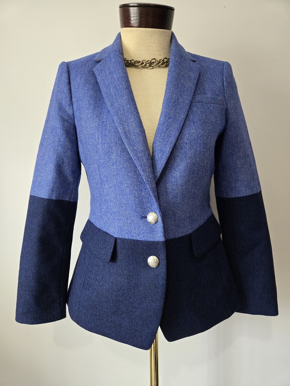 Banana Republic Two-Tone Blue Wool Blend Tailored Blazer. Size 4